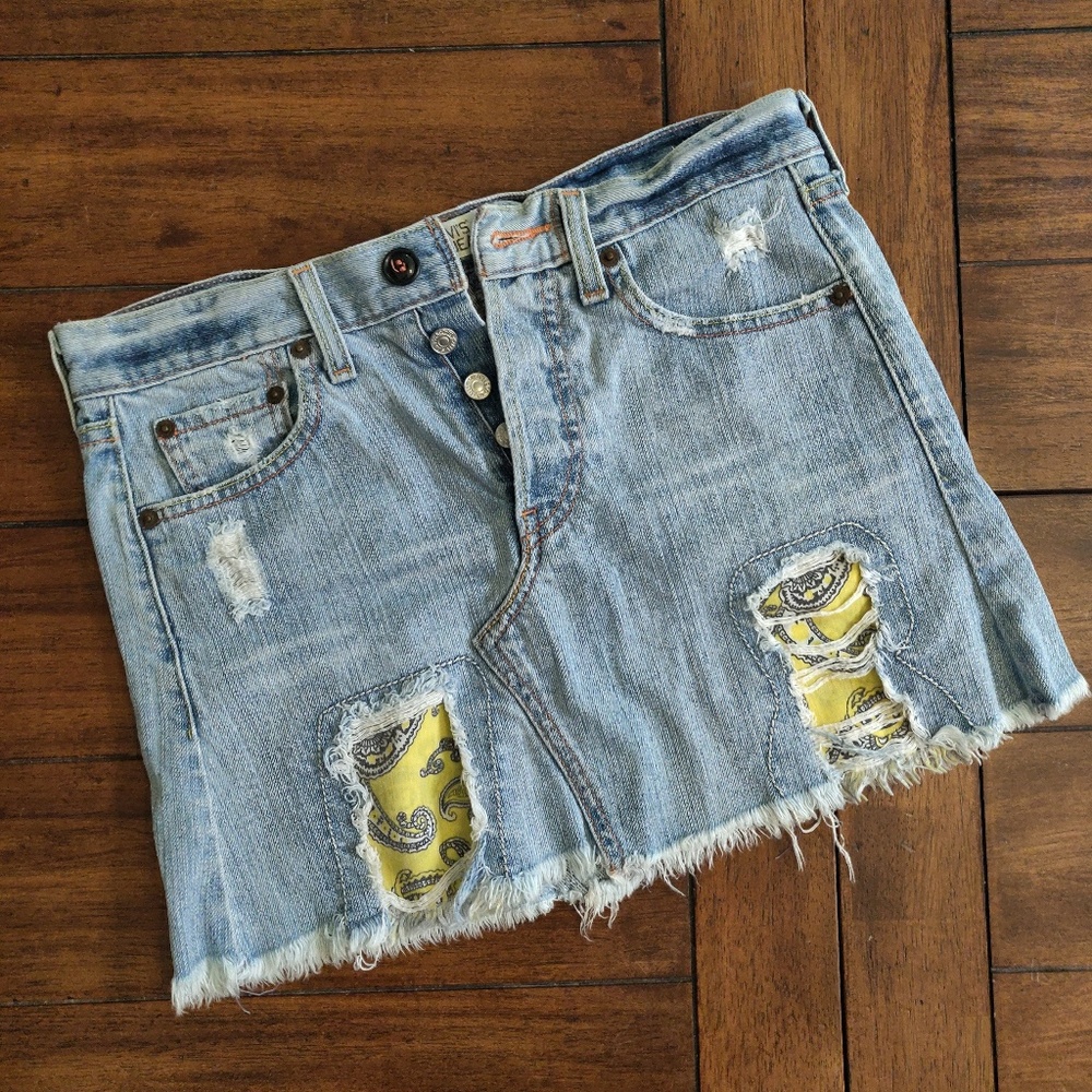 Levi's Mini Skirt Destroyed Denim Light Blue Sz 1
